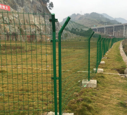 安徽公（gōng）路護欄（lán）網，